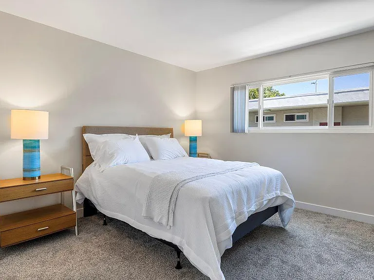 Lombardi Apartments — Photo 19