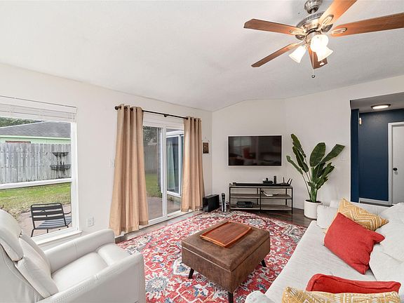 4th image of 10819 Berry Tree Dr