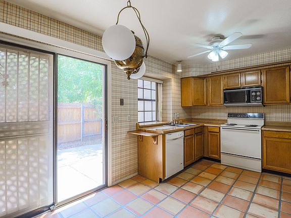 5th image of 4901 E Kelton Ln Unit 1058
