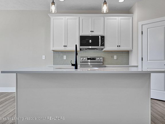 5th image of 1132 Peninsula Dr