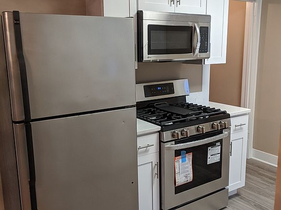 3rd image of 805 Dean St