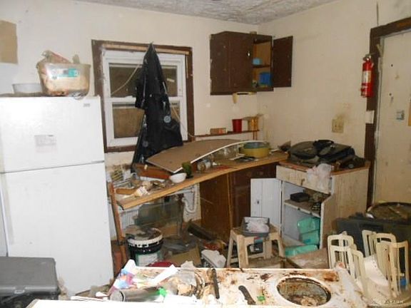 3rd image of 829 Whitmore Ave