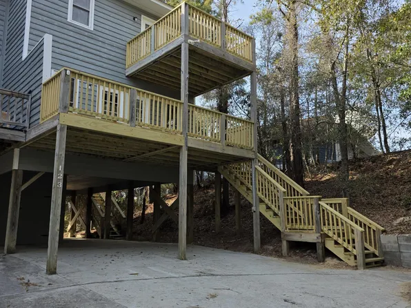 123 Jackson Ave #B, Emerald Isle, NC 28594