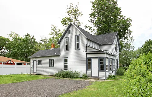 1096 Wood St Photo 1