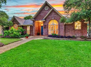 2633 Rollingshire Dr, Bedford, TX 76021