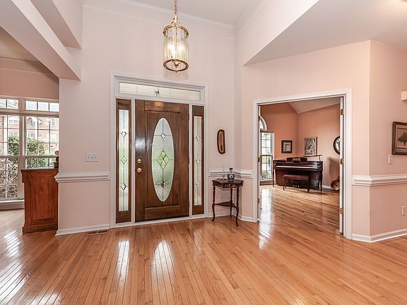 3rd image of 1719 Sanridge Wind Ln