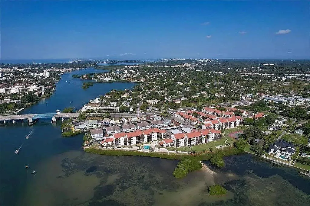 1 bed, 1.0 bath, 800 sqft, $1,950 — Photo 1