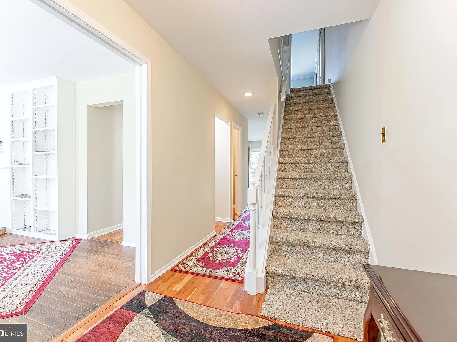 4 bed, 2.5 bath, 2200 sqft, $3,100 — Photo 3