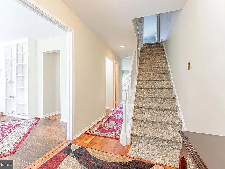 11 Chateau Cir — Photo 3