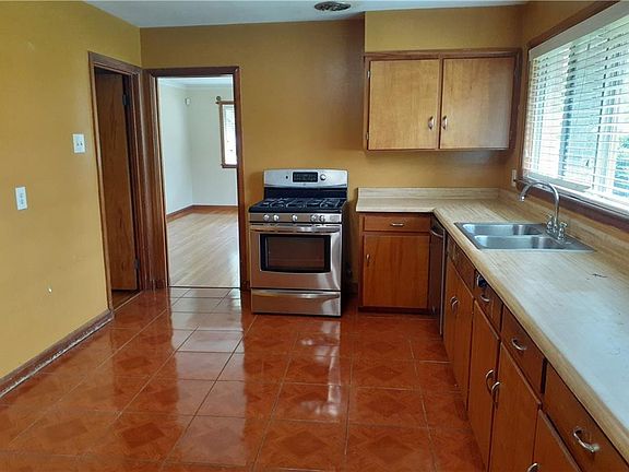 3rd image of 1500 Kabel Dr