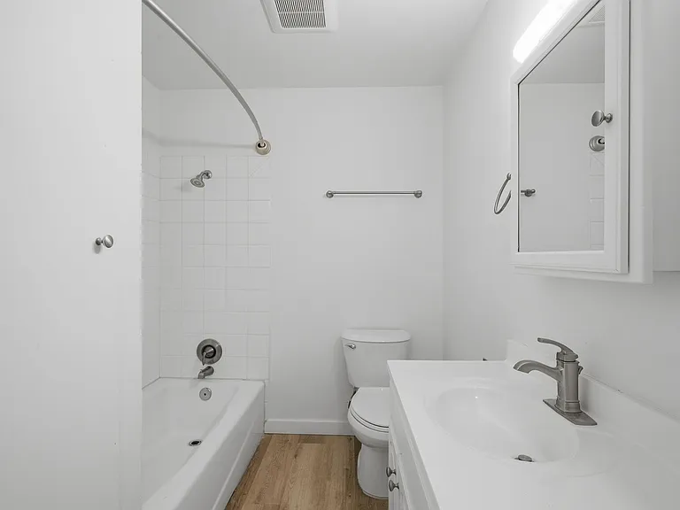 Loyal Heights Apartments — Photo 27