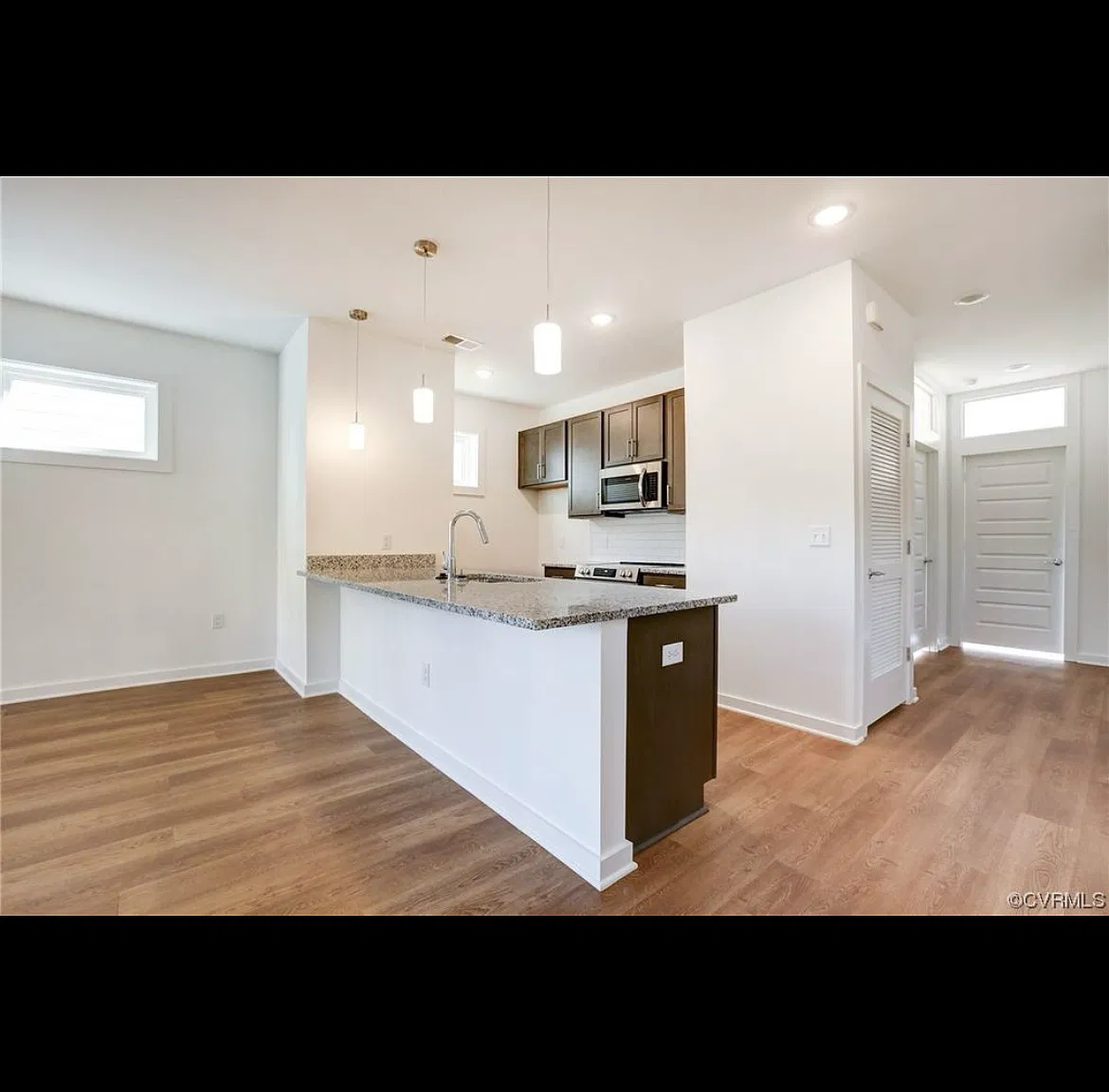 2 bed, 927 sqft, $1,950 — Photo 4