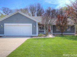 4962 Cedarcrest Ct NE, Grand Rapids, MI 49525