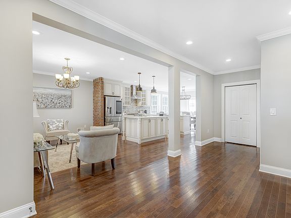 5th image of 416 Montague Pl