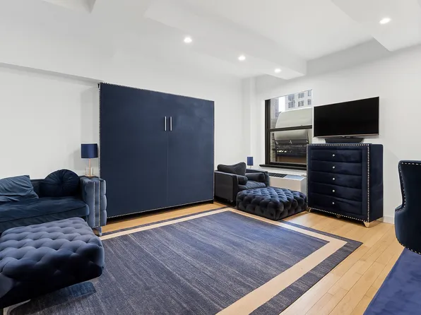 20 Pine Street image 3 of 17