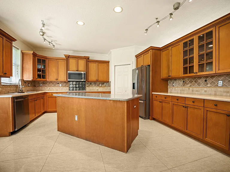 9058 Alexandra Cir — Photo 17