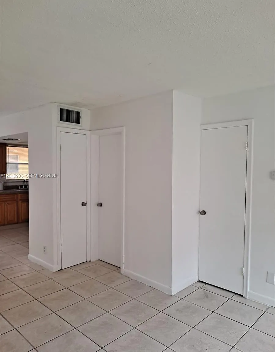 Royal Oaks Townhouse 4 Co — Photo 3
