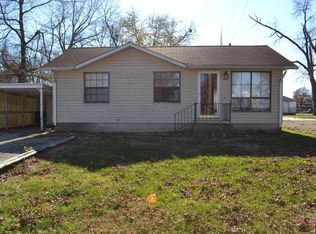 154 E Oak St, Hoyleton, IL 62803