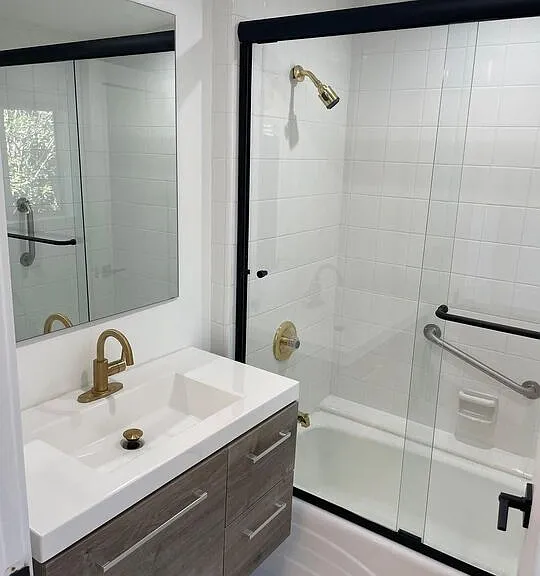 15434 Mulholland Dr — Photo 19