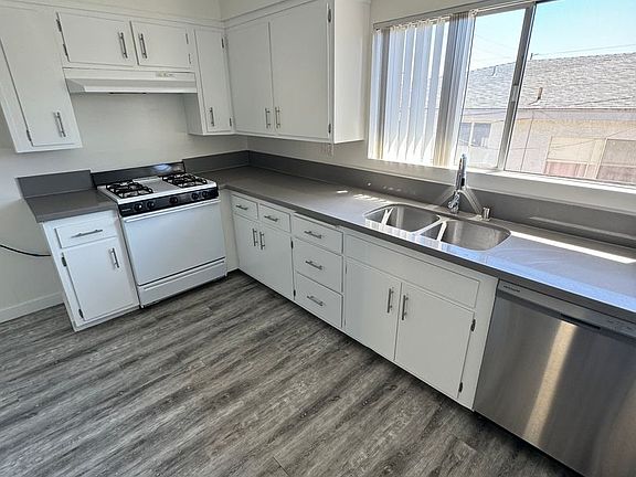 3rd image of 2120 Vanderbilt Ln APT 11