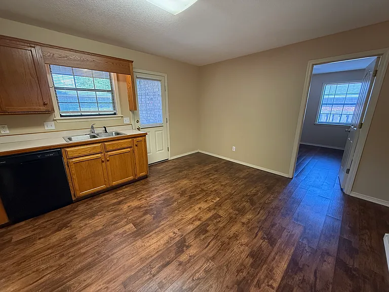 2618 W C St — Photo 23