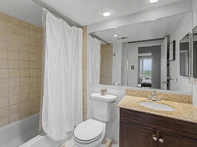 1 Renaissance Pl #1105 — Photo 15