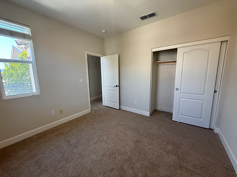 3360 Chartwell St — Photo 15
