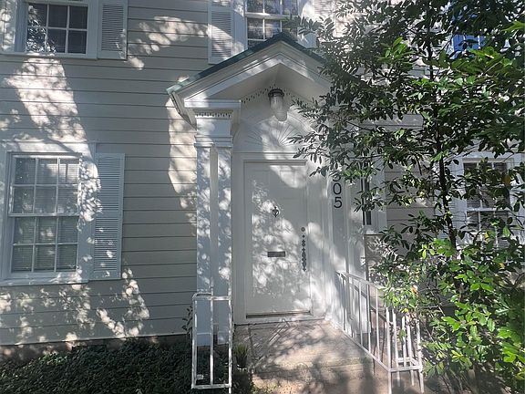 3rd image of 305 Moore Blvd #B