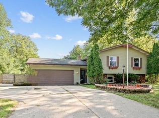 17423 Hiawatha Dr, Spring Lake, MI 49456