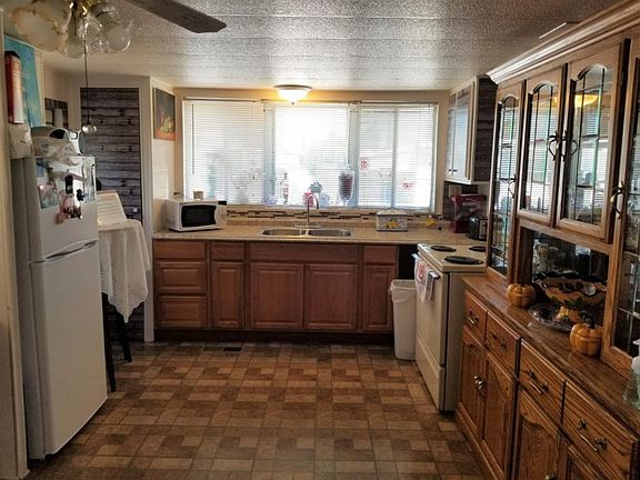 4th image of 1830 E Yosemite Ave #52