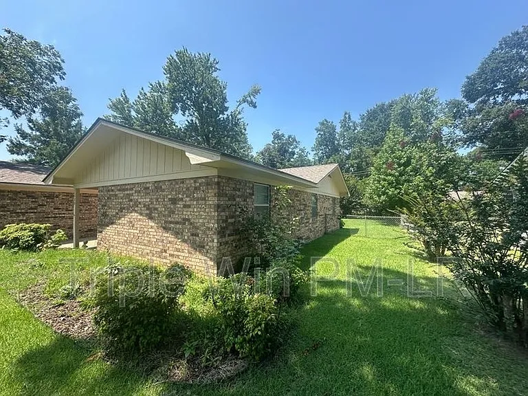 120 Apache Dr — Photo 3