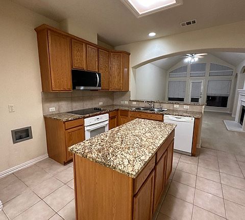 5th image of 2828 Gooseberry Dr