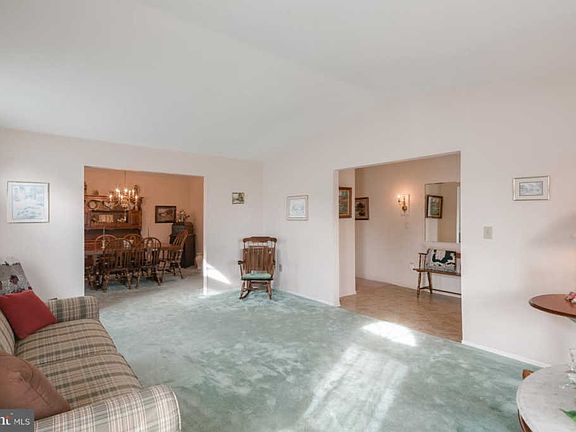 5th image of 22 Horseshoe Ln N