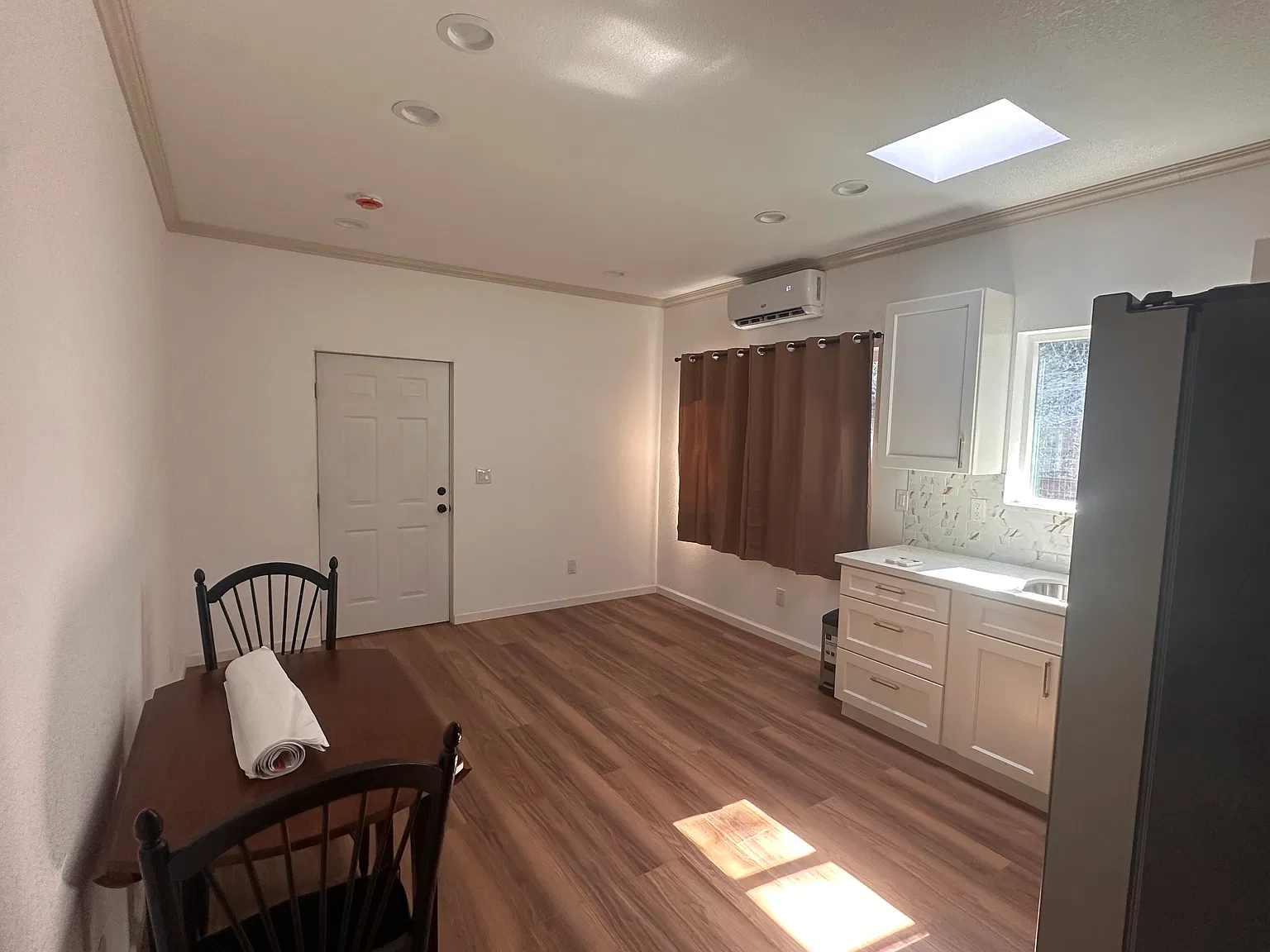 1 bed, 450 sqft, $2,100 — Photo 3