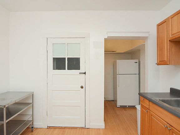 2nd image of 2835 W Byron St #2E