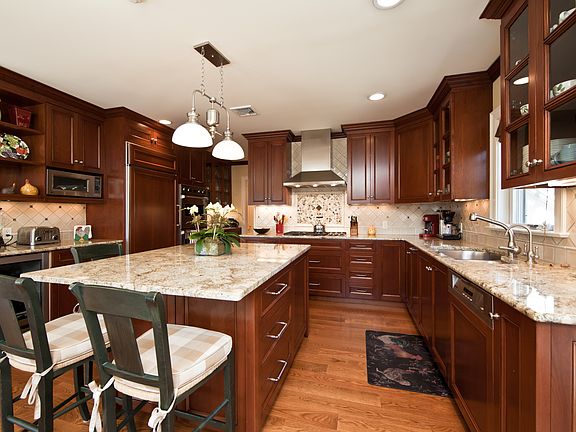 5th image of 960 Green Meadow Ln