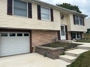 201 Cameron Dr, Cranberry Township, PA 16066
