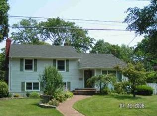 111 Wood Ave, Amityville, NY 11701