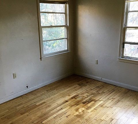 4th image of 3906 Richfield Ave