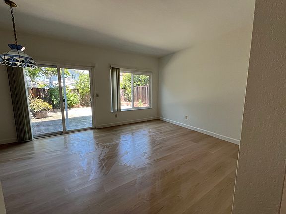 4th image of 2927 Vista Creek Dr