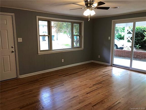 4th image of 652 7th Avenue Pl SE