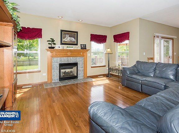 4th image of 1016 Butterfield Cir W