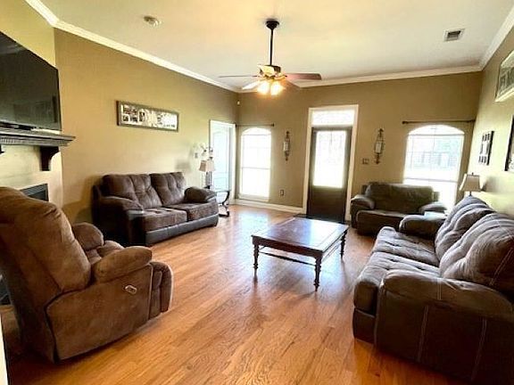 2nd image of 8066 Versailles Ave