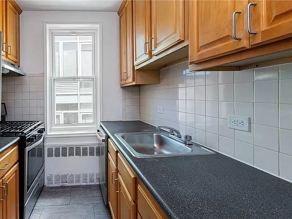3rd image of 3210 Arlington Ave APT 6J