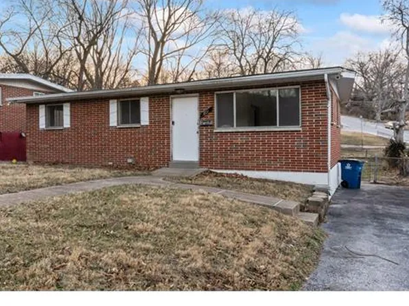 801 Thomas Ave, Saint Louis, MO 63135