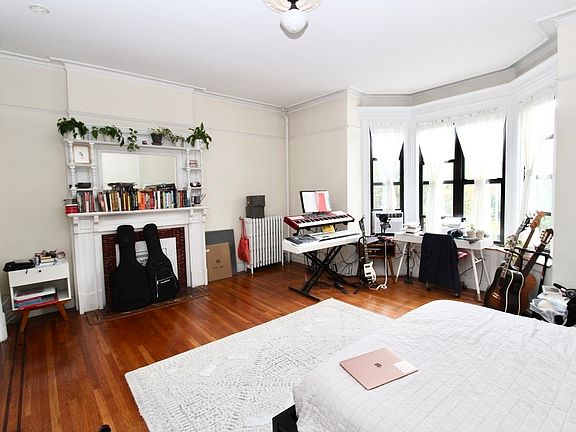 2nd image of 147 Halsey St #3
