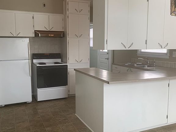 5th image of 111 E 48th St