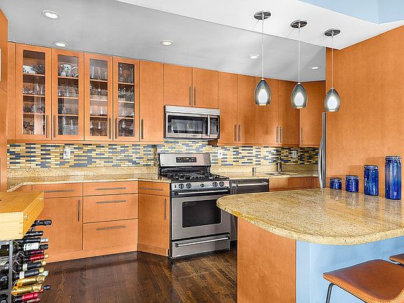 2nd image of 315 W 23rd St APT 9D