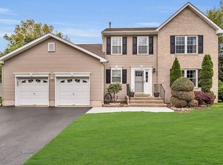 15 Glacier Dr, Howell, NJ 07731