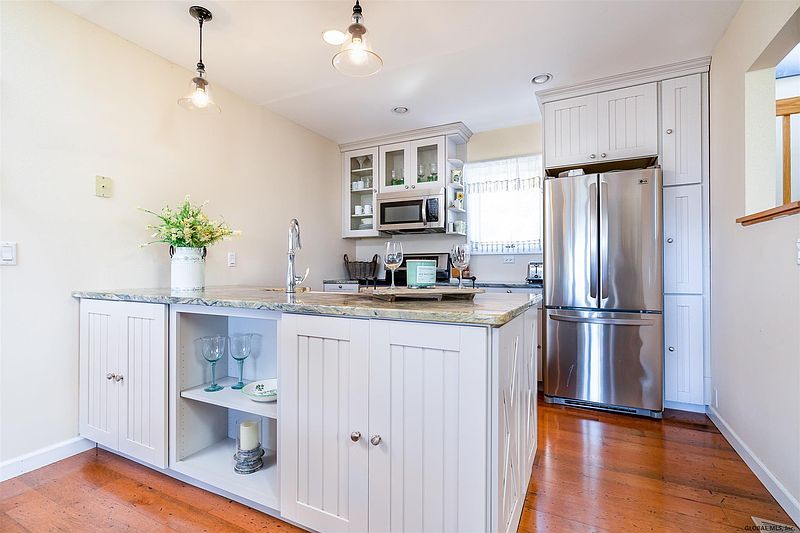 5th image of 10 JUNIPER HILL Drive